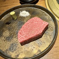 和牛とタン 焼肉 とみ 新橋本店 - 