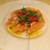 Osteria UVA RARA 横浜 - サーモンのカルパッチョ