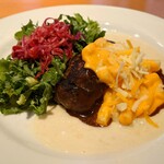 デニーズ - 【三國清三シェフ監修】北海道産山わさびソースとマッケンチーズのハンバーグステーキ