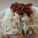 ラーメン いつき - ラーメン650円・味付玉子100円・野菜・にんにく・脂・辛め(食べるラー油）
