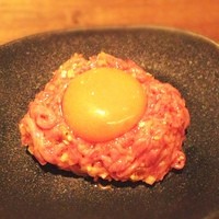 焼肉うしごろ 西麻布本店 - とても美味しいタンユッケ。上カルビも締めのカレーもオススメ。接客がものすごく良い店員さんにあたり大満足！プロの接客。