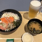 魚とと - ねぎトロサーモン丼1050円　生ビール700円