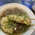 立喰うどん・そば　大和庵 - ぶあつい　かき揚げです