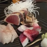 野毛おでん - 刺身定食・きんぴら小鉢の他におでんもついてた。(チビ撮影)