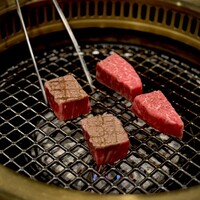 焼肉とみ 横浜関内店 - プロが丁寧に焼いてくれます