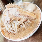 とんトコ豚 - ラーメン(900円)＋味玉(100円)