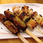串鳥 - 鳥精肉(180円)塩×2・激辛青南蛮つくね(190円)塩×2