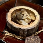 割烹 三長 - 器から圧倒されるキノコ