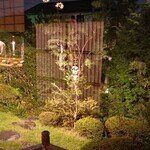 京味 もと井 - 中庭も趣深い