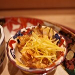 京味 もと井 - 秋鮭味噌和え、芋けんぴ　鮭の皮旨い❗️
