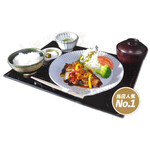 〈当店人気№1〉鶏と野菜の黒酢あん定食