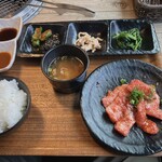 肉の青木商店 - 配膳完了