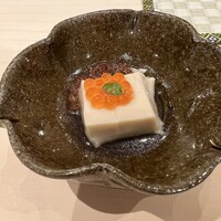 鮨ひろうみ - 胡麻豆腐。粘りが強い。イクラの旨味も優しく、相性バッチリ。