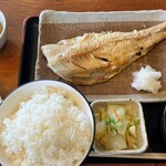 魚や - 縞ホッケ焼(950円)とたまご(50円)