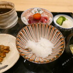 澤田 - 食事①　高島の白米　比内地鶏のセセリなどの朴葉味噌焼き他