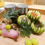 澤田 - 八寸　藁スモーク鰤、無花果胡麻和え