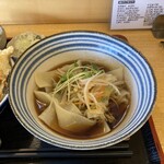 ゆでた亭うどん太郎 - かけ平打ち太麺アップ