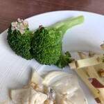 Moliere Cafe　降っても晴れても - ブロッコリー