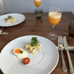 Moliere Cafe　降っても晴れても - 前菜と季節のフレッシュジュース(みかん)