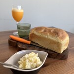 Moliere Cafe　降っても晴れても - フォカッチャとポテトサラダ