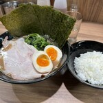 横浜ラーメン 響家 - 響家ラーメン＋ライス