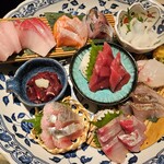 273090542 - 圧巻の刺盛10点！新鮮な鯨も取り扱ってるのもグット