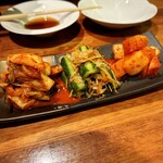 代官山 焼肉かねこ - 自家製キムチ盛り合わせ