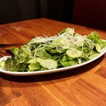 代官山 焼肉かねこ - 塩とごま油のサラダ