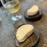 DA FIORE  - 無塩の自家製パンと2回目が胡桃などのパン