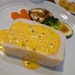 キッチン ブルー グローブ - 反対側から、オランデーズ仕立てタルタルソースはタップリ