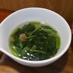 キッチン ブルー グローブ - ほうれん草スープのアップ