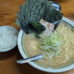 カマリヤ 大将 - ラーメン（中）＋味付玉子＋のり増＋小ライス