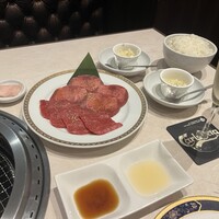 馬車道 de 焼肉 DOURAKU CORRIDA 北仲ブリック＆ホワイト店 - 