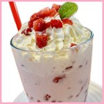 焼肉ハウスつるみ - いちごまみれフロート