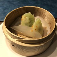 中国料理 「望海楼」 ヒルトン福岡シーホーク - 海老と豚肉の翡翠蒸し餃子（2個）　650円