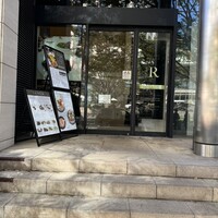 37 Steakhouse & Bar - HUGO BOSSの横｡少し奥まったところに入口｡