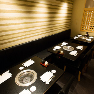 接待や大事な会食に重宝する個室完備