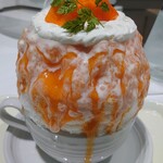 かき氷&デザート&カフェ ボンジョルネ - 別の日：柿レアチーズ氷1,900円✨シロップもか肉も博多産秋王使用。ミルクシロップやレアチーズシロップとも最高に合います♡中のバタービスケットで食感もプラス！