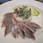 オストレア oysterbar&restaurant - 炙り〆秋刀魚 マッシュポテトと一緒に。旬の秋刀魚が美味しく食べやすいのがうれしい1品。