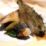 鉄板焼 - 活け鮑の塩釜蒸し、ジュ・ド・コキューユと海藻バター、たっぷりの磯の香りで