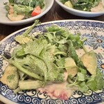 オストレア oysterbar&restaurant - タコパクチー。タコ、アボカド、きのことパクチーたっぷり。ちょっと塩気が強かった。たまたまかな。