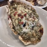 オストレア oysterbar&restaurant - 牡蠣の香草マヨネーズ焼き〜牡蠣の洋食アレンジ好きにはたまらない1品。