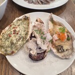オストレア oysterbar&restaurant - 秋の調理牡蠣メドレー。ビジュアルも最高。
      