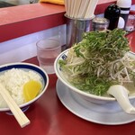 ラーメン福 - いつものセット 大盛りラーメン麺硬め ネギ多め 小ライス