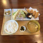 とまとうどんとお食事 花の飯屋 - 