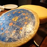 スブリデオ レストラーレ - チーズを削ってくれる