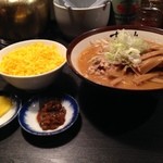 すみれ - 平日限定、ランチセット。今日は味噌ラーメンと鬼飯！  メンマも追加。