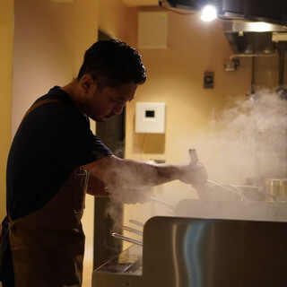 西麻布の名店で料理長を務めたシェフ・山中が手がける料理