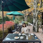 Manpei Hotel Cafe Terrace - 宽敞的露台座位约有50个。露台座位也可以携带宠物使用。（另一天拍摄）