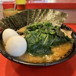 家系総本山 吉村家 - ほうれん草、新鮮で嬉しいです